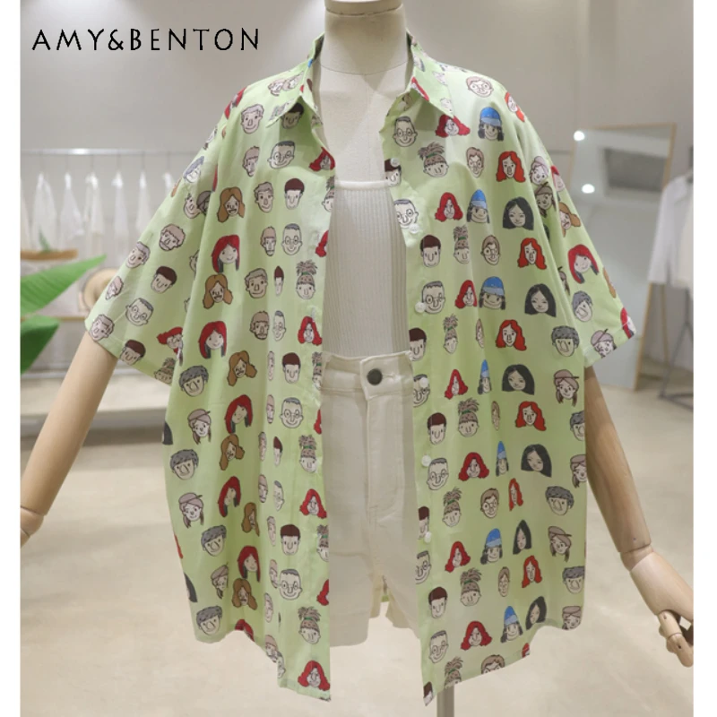 Comfortabele Ademende Full Body Cartoon Head Print Blouse 2024 Zomer Losse Halflange Lengte Onder Het Hippe Katoenen Shirt Met Korte Mouwen