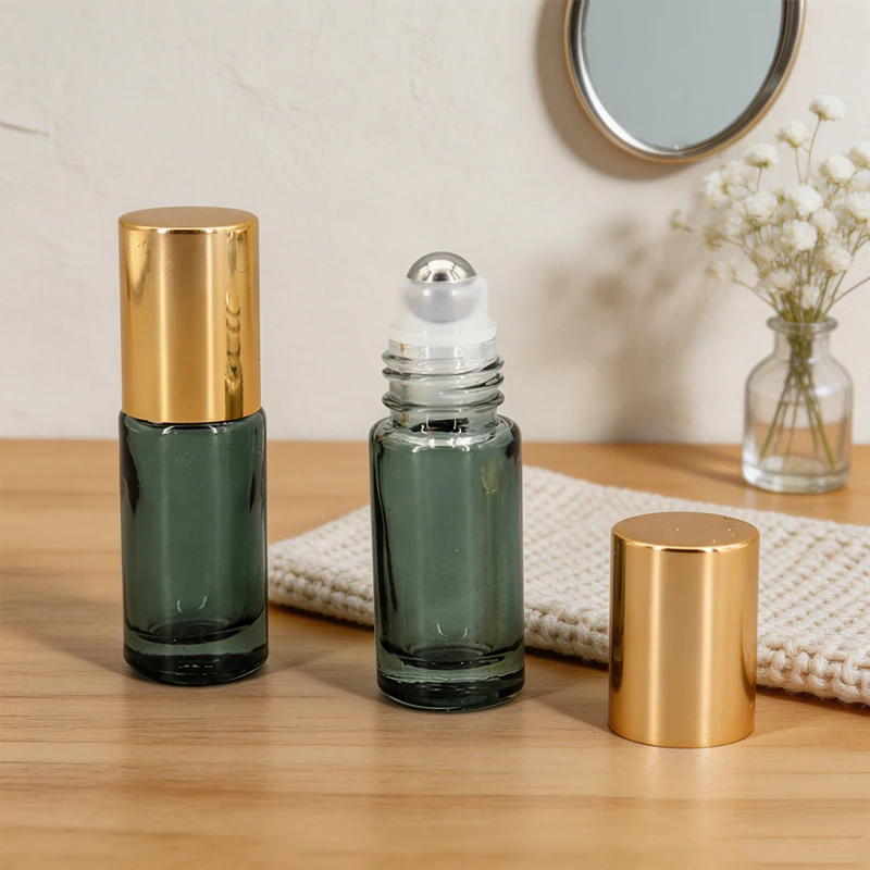 

24 флакона по 5 мл с толстым дном, темно-зеленые, стеклянные, для эфирных масел и парфюмерии, с роликовым аппликатором и золотой крышкой из нержавеющей стали