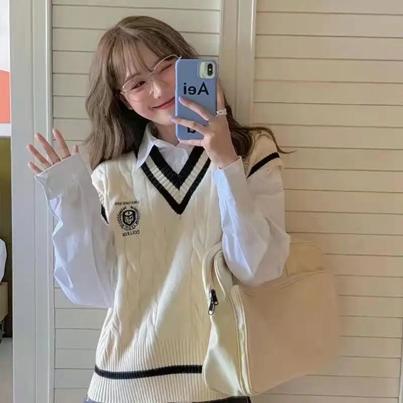 

Autumn and winter suit female college wind knitted vest shirt short skirt Korean version of the student pleated skirt