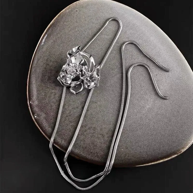 High-end rose necklace for women with niche design Y2K sweet and cool collarbone chain hot girl fashion pull-out waist chain