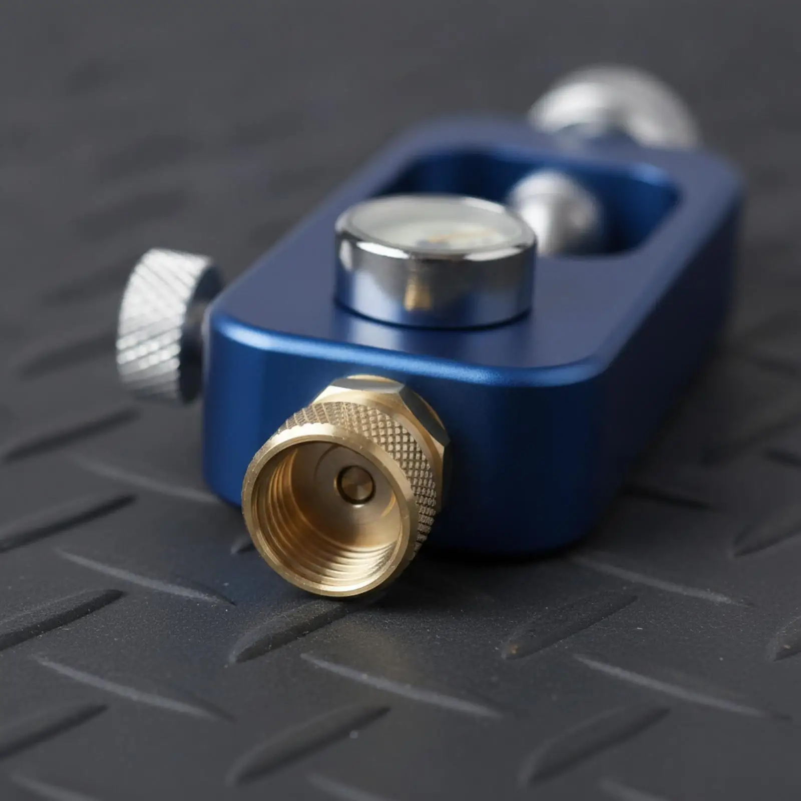 Aluminum Alloy Gas Cylinder Adapter with Pressure Gauge for Diving Equipment Technicians, Divers, Workshop Servicing