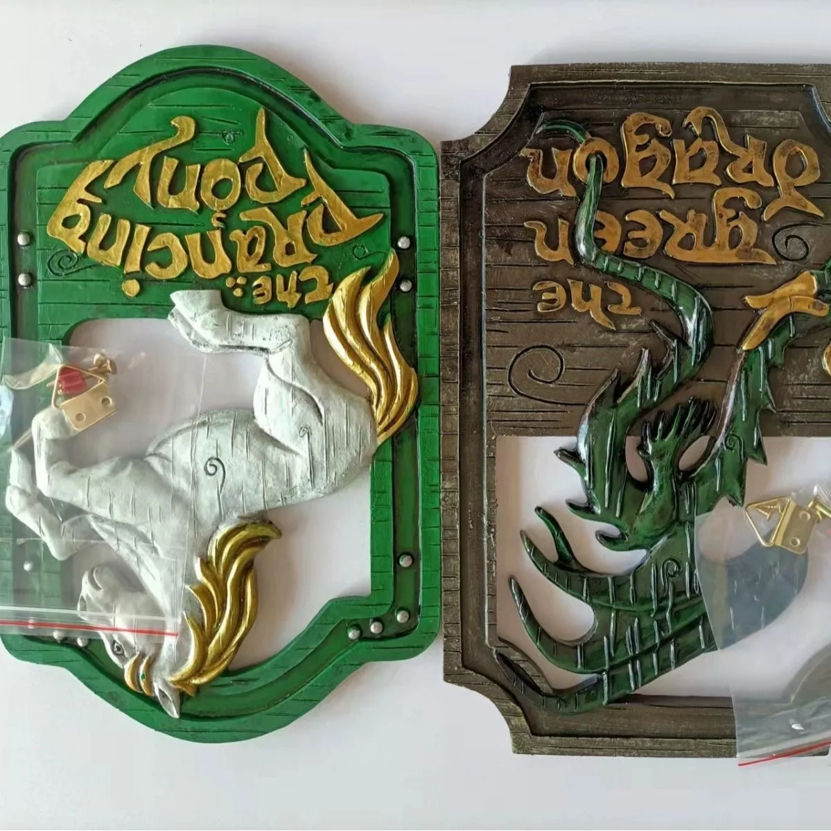 Longma Resin Crafts Modern Home Wall Art Decorations Lord of The Prancing Pony e The Green Dragon Pub Signs