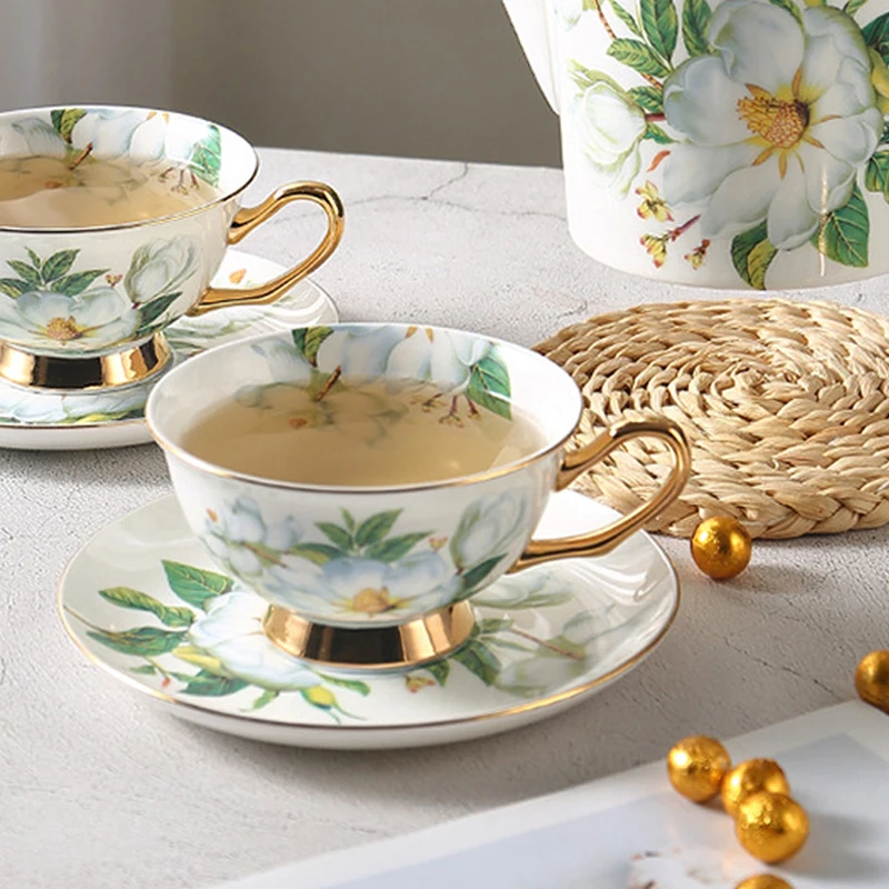 العظام الصين فنجان شاي وصحون مجموعة كلاسيكية الأزهار فنجان القهوة مع الصحن الذهب حافة الخزف بعد الظهر فنجان شاي لاتيه فناجين القهوة