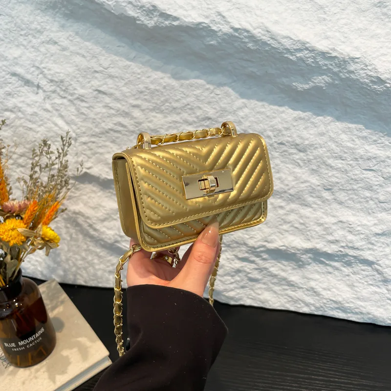 

Niche Chain Strap Square Bag Luxe Shoulder Purse for Women Minimalist Crossbody Tote Textured Day-to-Night Bag Chic Sling Bag​