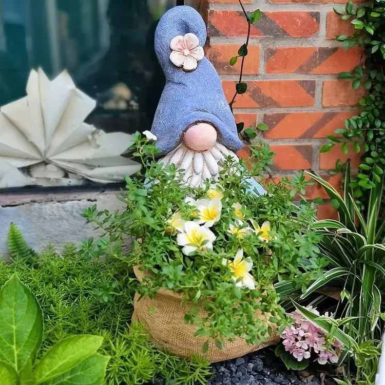 Garden Gnome Gandalf Planter for Homestay, Decorative Artisan Pot for Balcony, Herbal Decor Container for Courtyard Garden