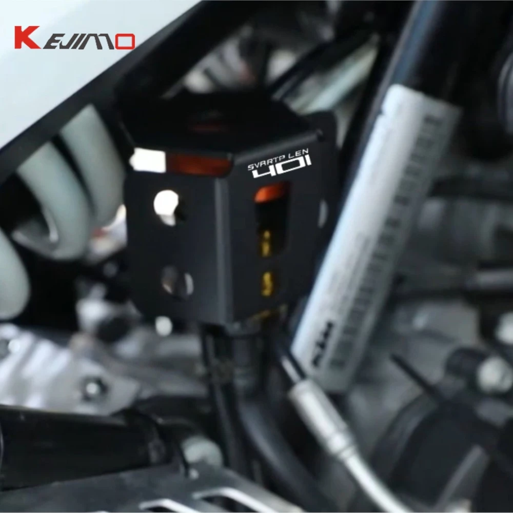 

2018-2024 2025 For Husqvarna Svartpilen 125 200 401 Vitpilen 200 401 Motorcycle CNC Rear Brake Fluid Reservoir Cover Protector