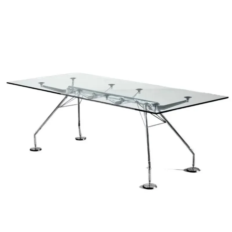 

Стеклянный обеденный стол из нержавеющей стали. Современный офисный стол для встреч. Стол для сбора на открытом воздухе.