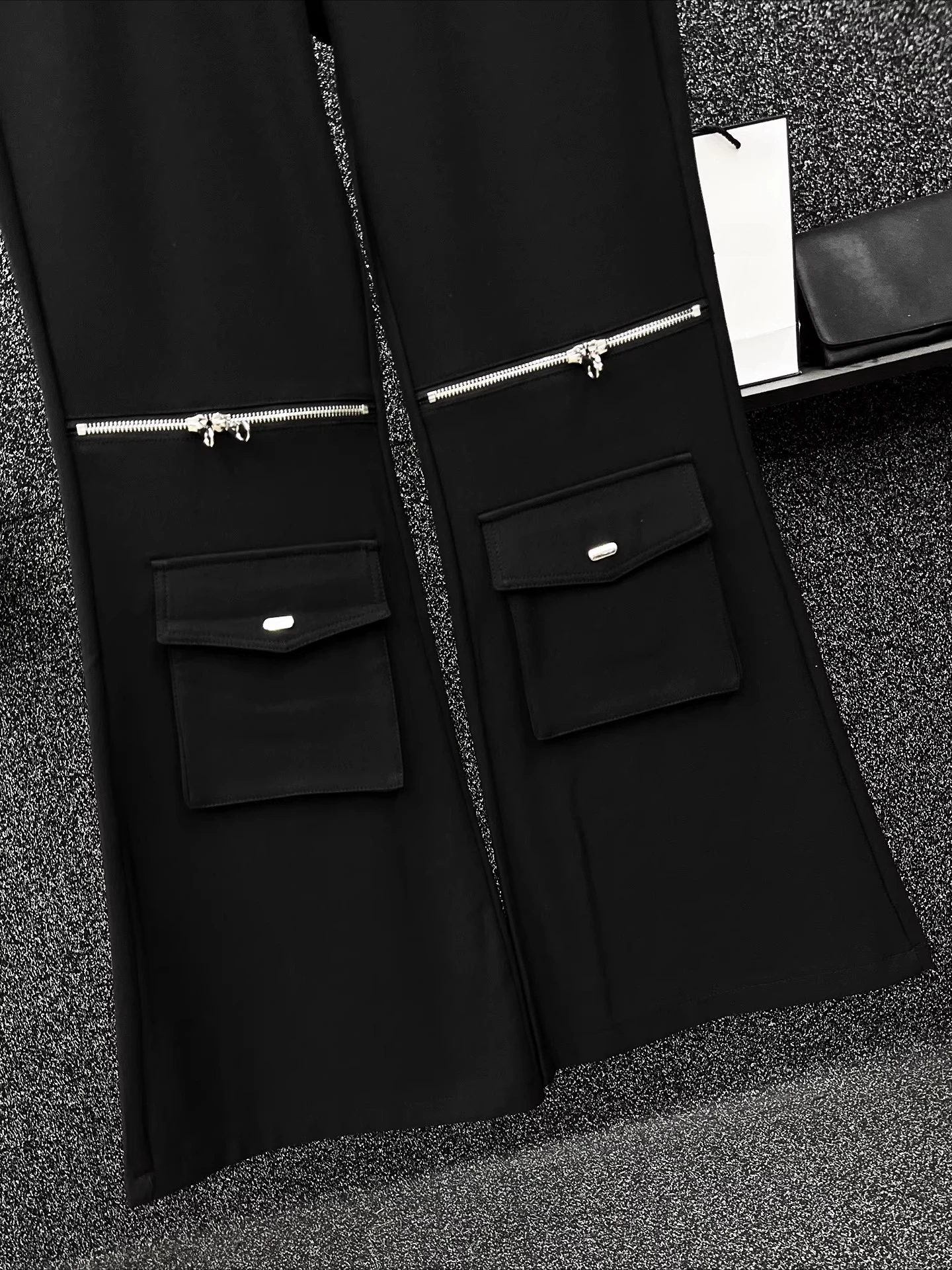 High-End-Cargohose mit mehreren Taschen für Jungen, 2025, Herbst, neuer Reißverschluss, High-Street-Hose, modische, vielseitige, lockere Micro-Schlaghose