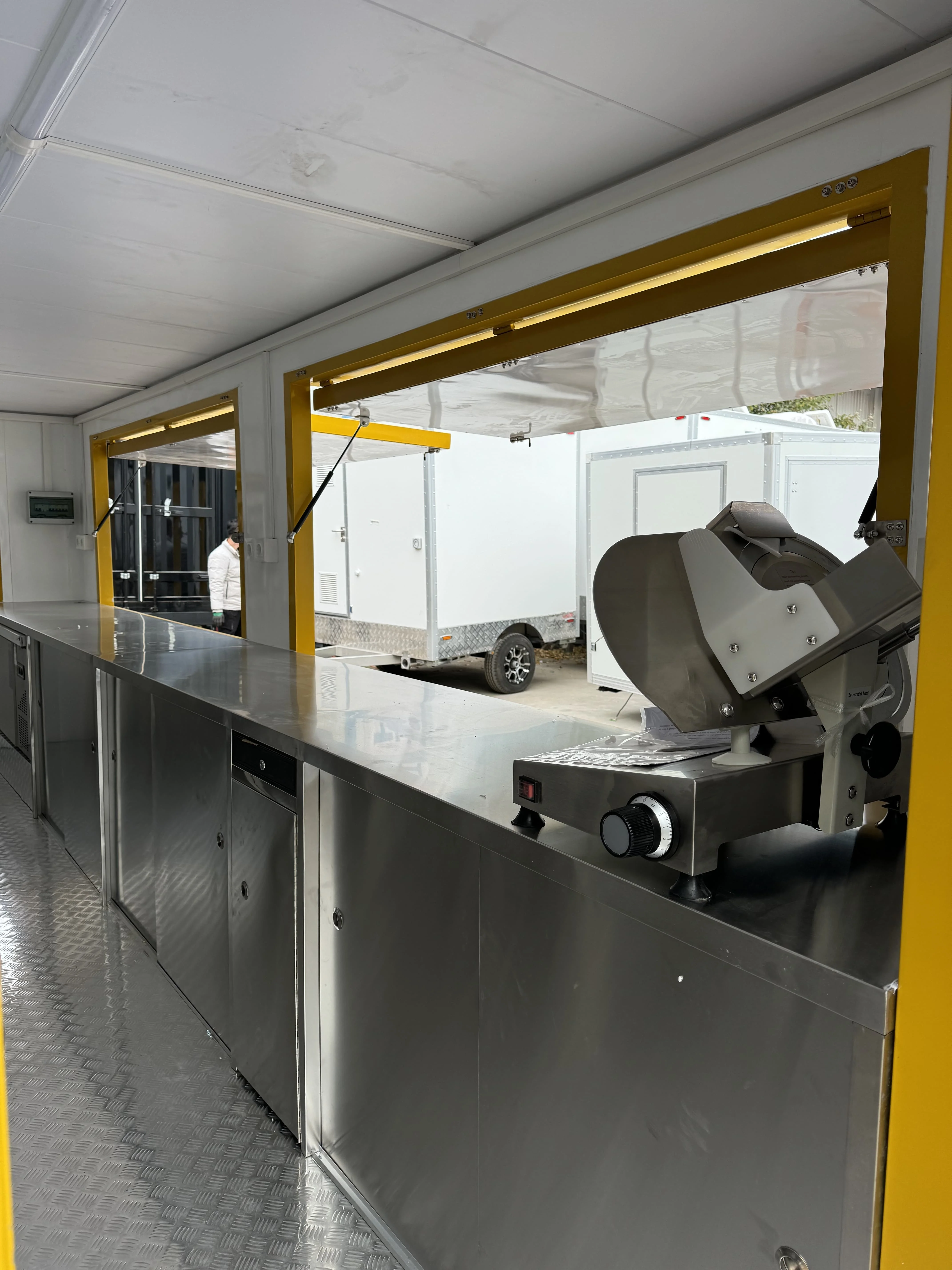 شاحنة طعام متنقلة مع عربة بار قهوة آيس كريم حلوة للمطبخ بالكامل للبيع مقطورة حاوية الولايات المتحدة الأمريكية مع نافذة منزلقة