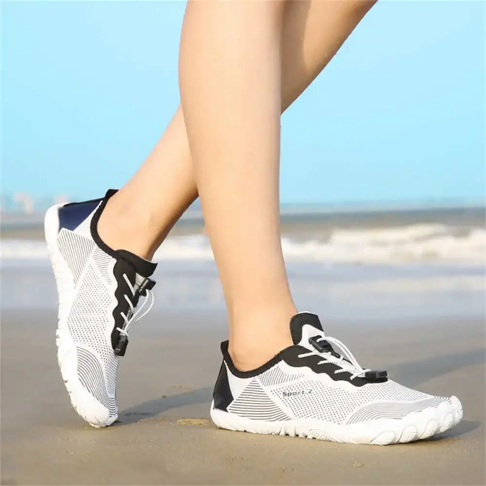 Super Lightweight Black Sneakers For Guys Vulcanize Summer 2024 Men Trendy 7 Men's Shoes Sports Basket Loafer'lar Jogging