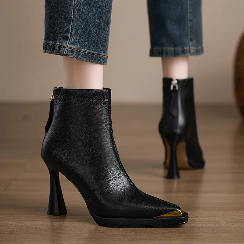 

2026 Women's Retro Platform Heel Ankle Boots Pointed Toe Metal Toe Side Zipper Black/Brown Autumn Winter Dress Short Boots Q-962