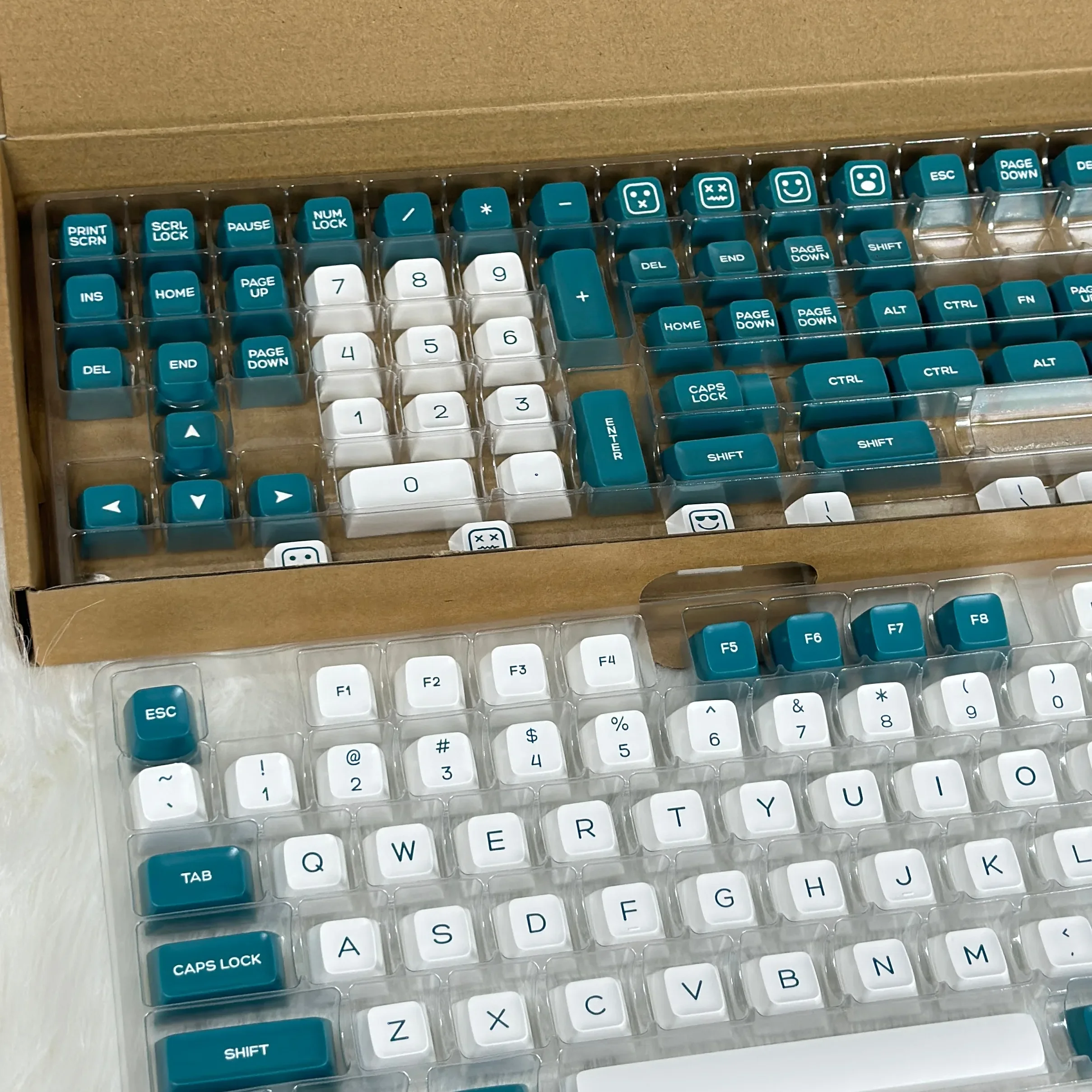 

Green PBT two-color keycaps SA height small full set of two-color injection molding keycaps GMK75/87/98, etc