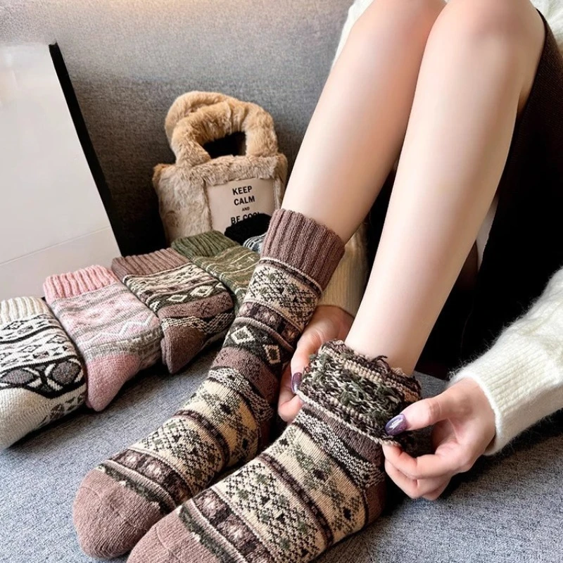 5 paires de chaussettes en laine épaisses, chaudes et résistantes au froid, Style ethnique rétro, décontractées et confortables, chaussettes mi-tube pour femmes, hiver