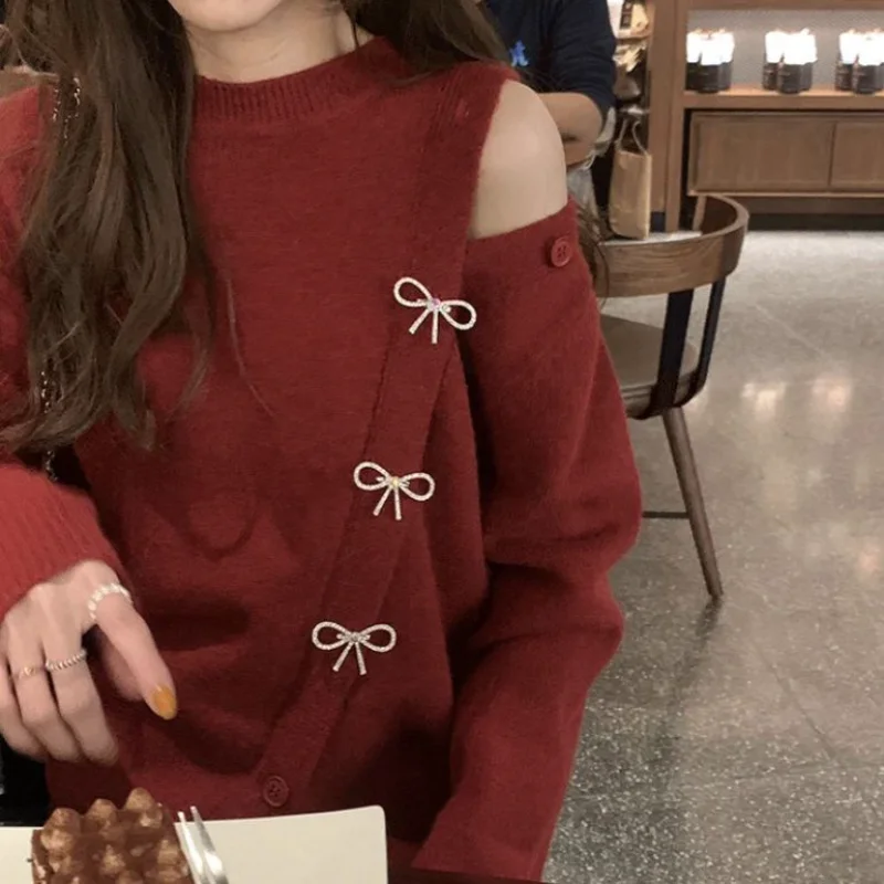 جديد الأحمر الخريف والشتاء جولة الرقبة خارج الكتف سترة للنساء الكورية نمط فضفاض الحلو القوس دبوس زر سترة