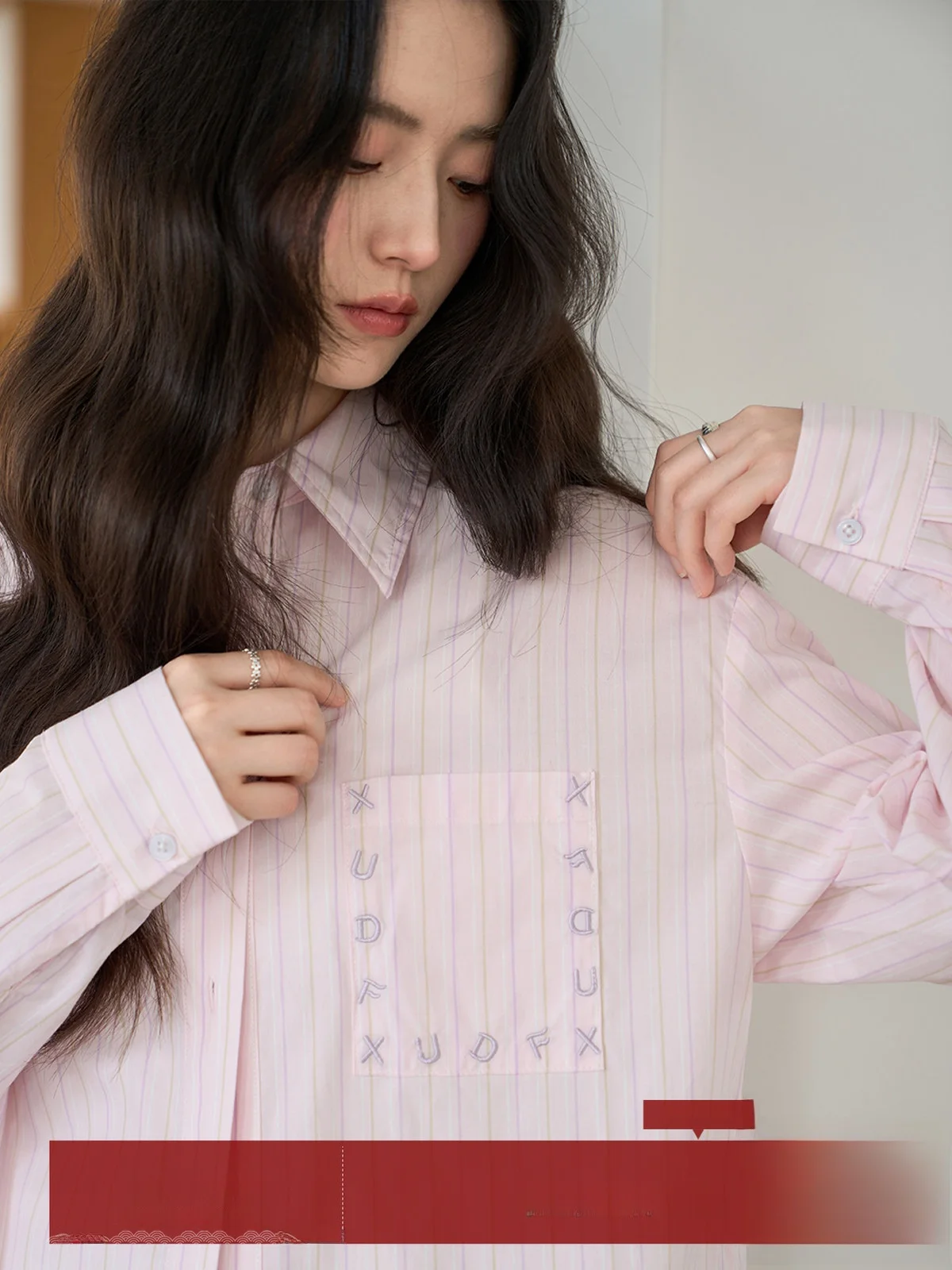 

Mozao Pink Long Sve Embroidered Loose Fit irt Women's Spring Faion Slimming Striped Letter Print Turn-down Collar Blouse