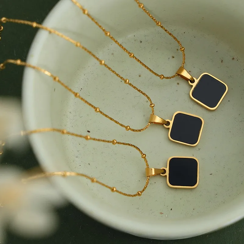 Halskette mit quadratischem Wasserform-Anhänger aus Edelstahl 316, Damenmode, schwarze Acrylkette im Multi-Stil, besonderer Produktschmuck – Detail 4