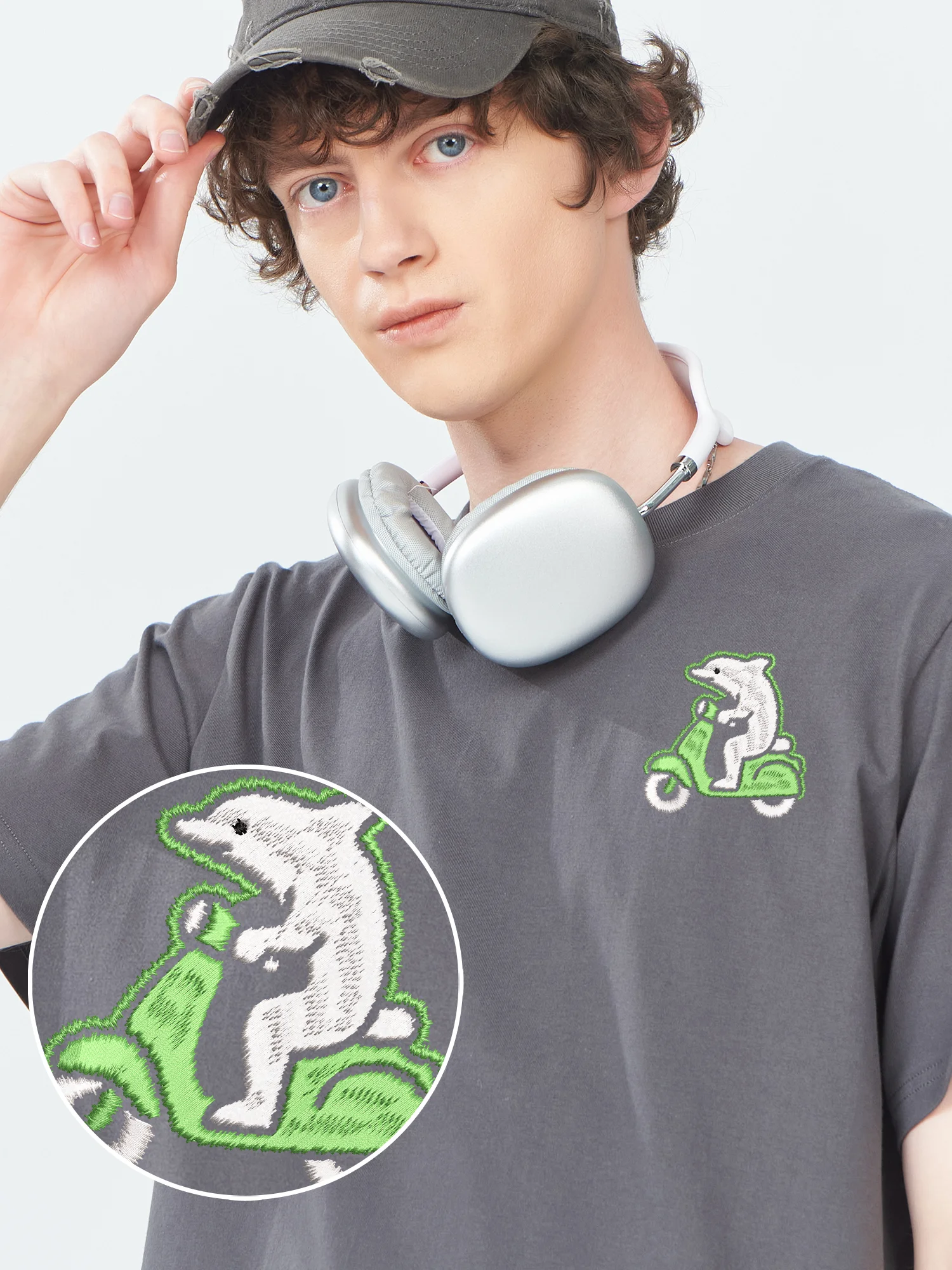Riding Electric Scooter Dolphin Embroidered Tshirts High Quality Fashion Casual Comfortable Embroidery Short Sleeve