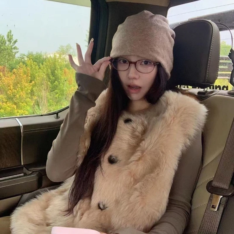 سترة كيب من الفرو الصناعي لخريف وشتاء 2025 مستوحاة من توسكان ملابس خارجية مريحة للنساء #1