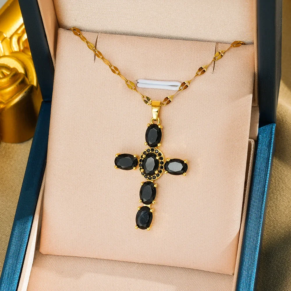 럭셔리한 터치와 독특한 컬러감을 더한 빈티지 십자가 모양의 지르콘은 눈부시고 다재다능합니다.