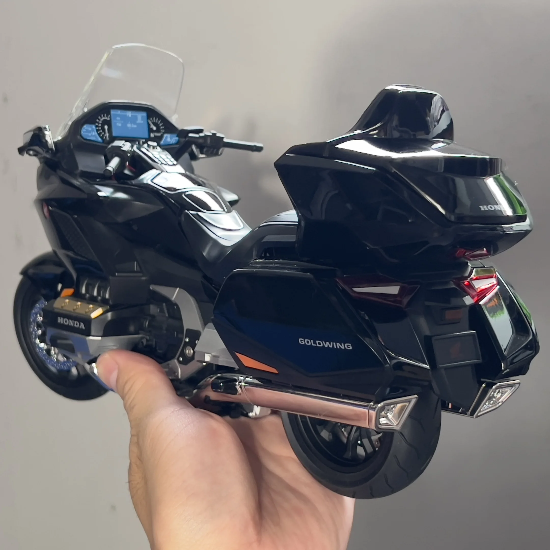 1:9 Honda GL1800 Gold Wing Tour AIRBAG Luxury Travel Alloy