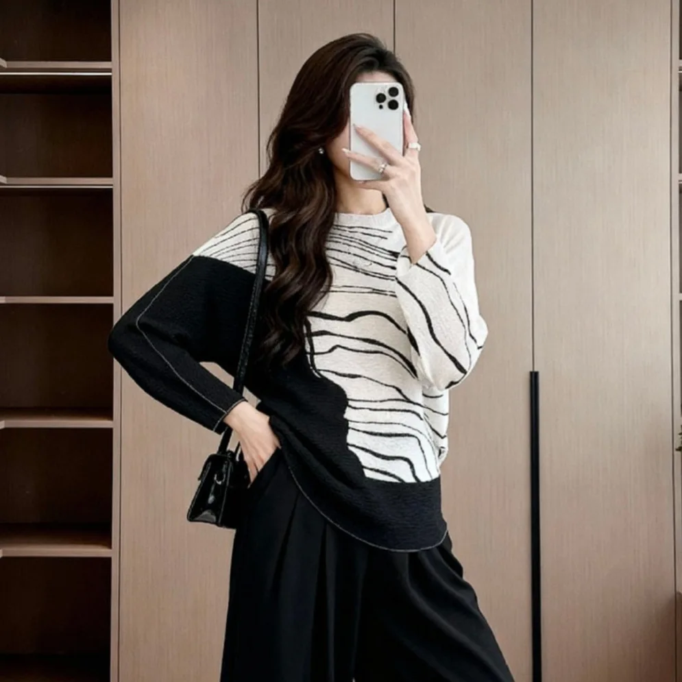 

Miyake Design Line Color Block Long Sleeve Pleated Women's T-shirt Loose Pullover Batwing Sleeve Niche Chic Top