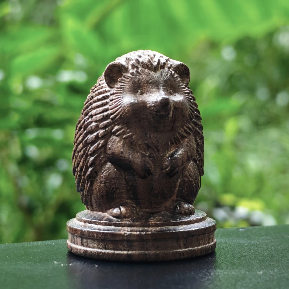 Hand-Carved Wooden Hedgehog Figurine Ornament, Natural Style, Traditional Style, Suitable for Christmas Decorations, Home Decor, Fireplace, Living Room, Centerpiece, Birthday Gift, Study Room