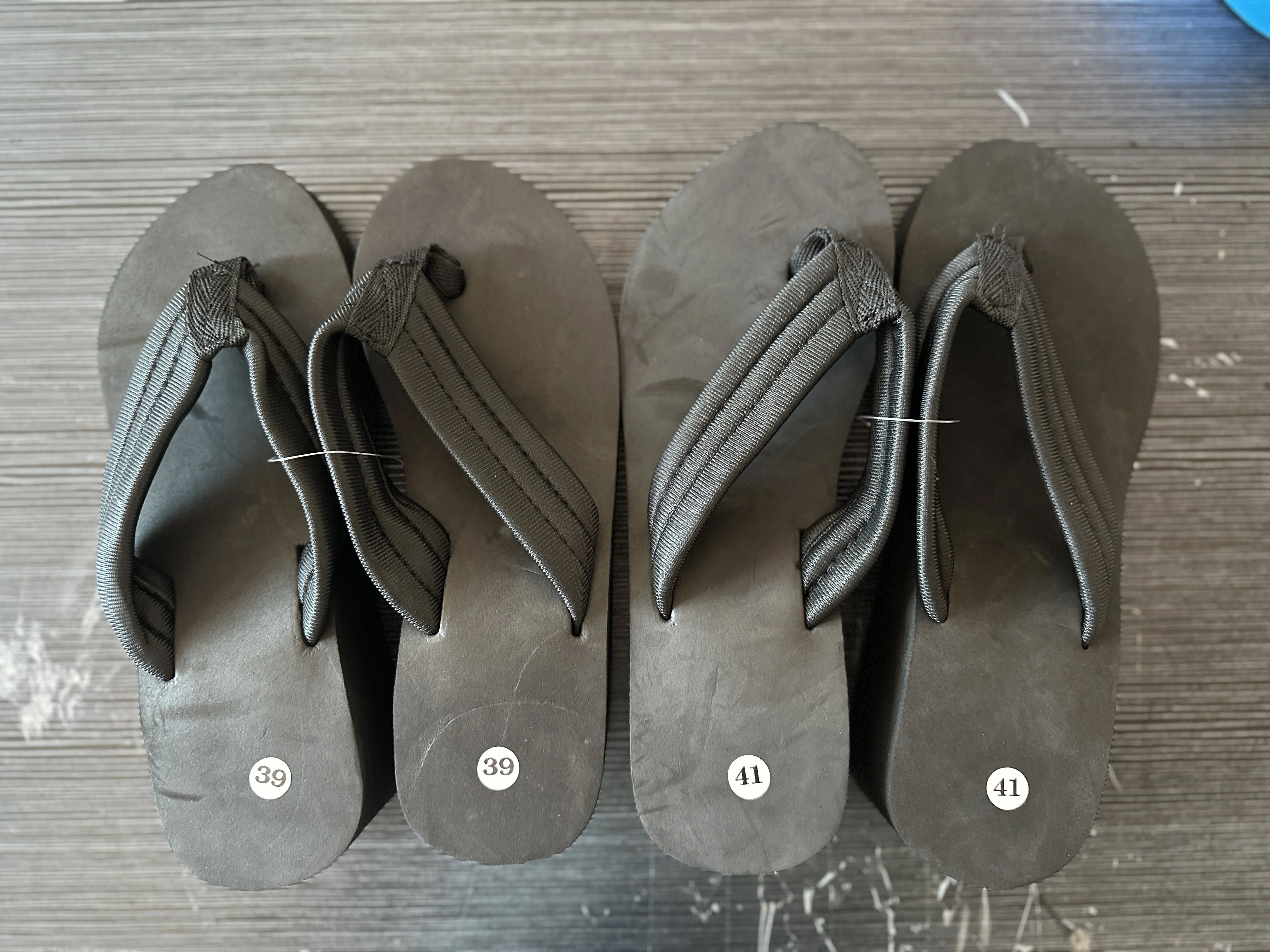 Damen Flip-Flops mit dicken Sohlen, Sommerschuhe, leichte Mädchen-Hausschuhe für den Innenbereich, Strandpantoffeln, schwarze Damen-Sandalen im Street-Fashion-Stil – Detail 3