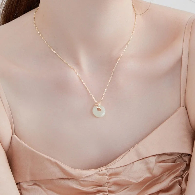 Orchid Safety Buckle Necklace for Women 2024 New Retro Magnolia Light Luxury Pendant with Collar Chain as a Gift for Girlfriend