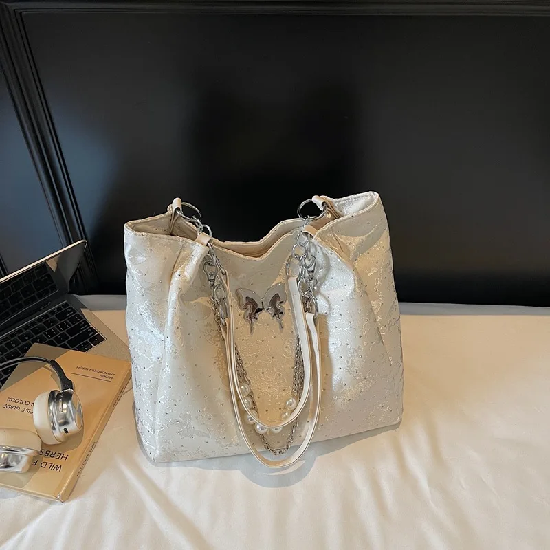 트렌디한 나비 장식 크로스백 2025년 신상 여성용, 캐주얼하고 편안한 감성 토트백, 가벼운 데일리 숄더백