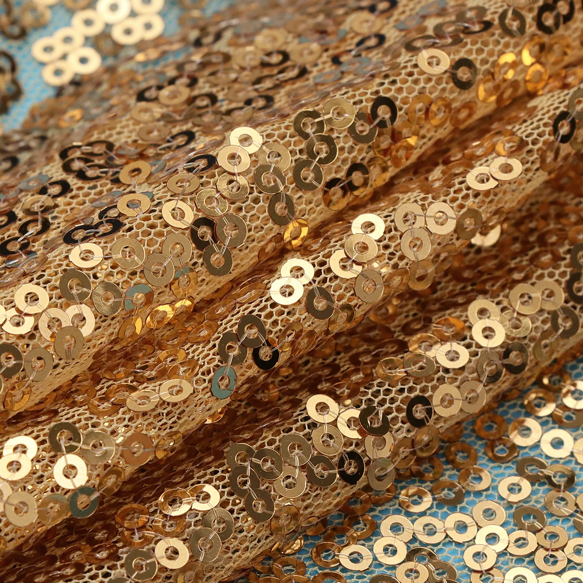 

Chic Golden Paillette Table Runners Pretty Party Cloth for Family Friends Enjoy Together Fashion Party Table Cloth