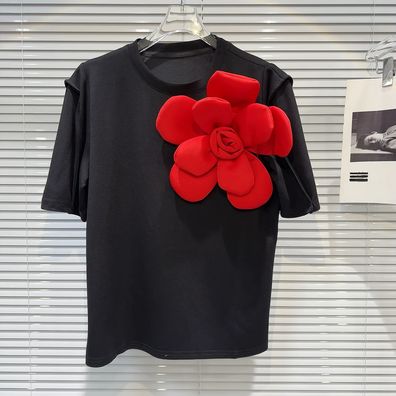 

Summer 2024 Short Sleeve T-shirt Women 3D Flower Attached Three-dimensional Color Block Cotton Top For Women Black White 43922