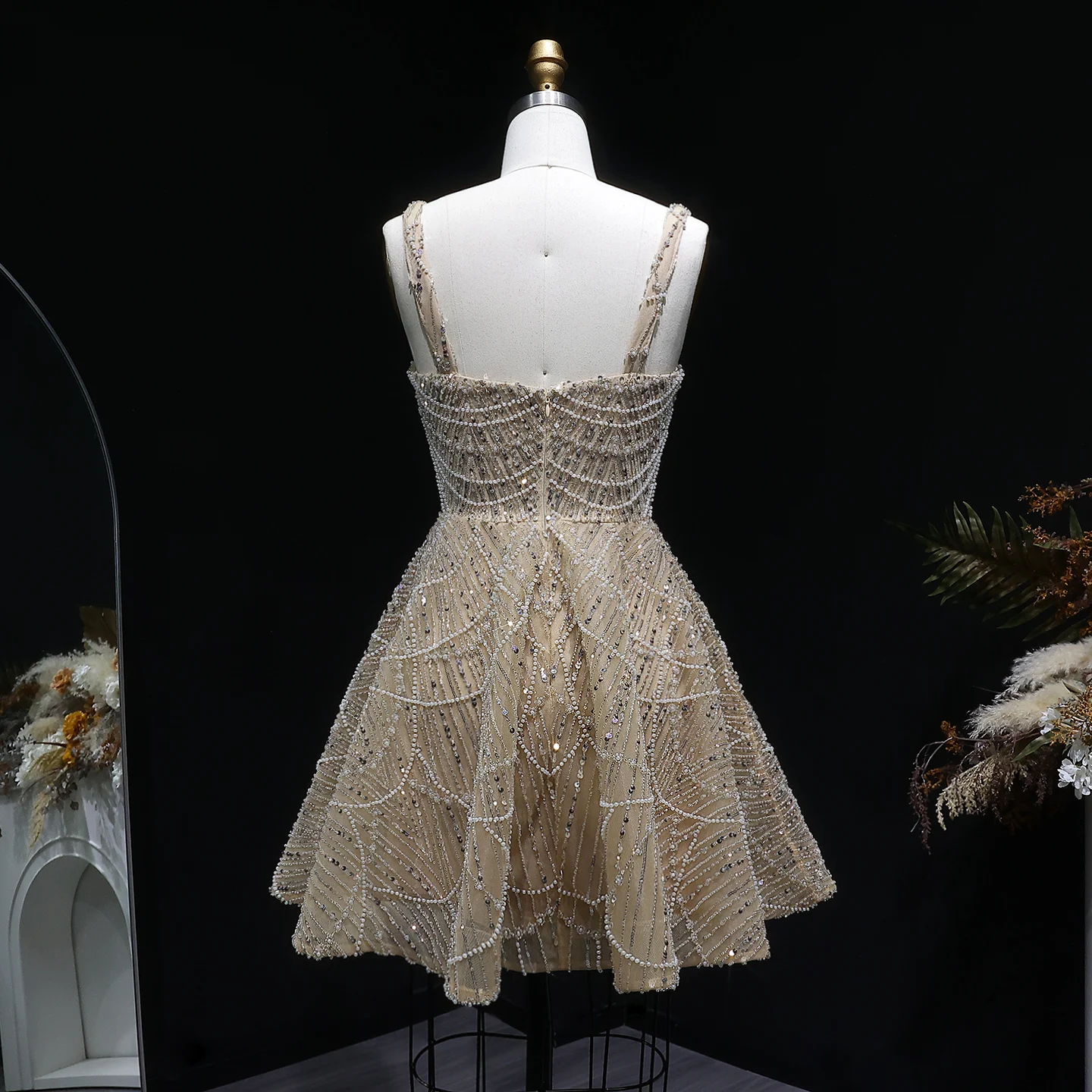 Sharon Said Dubai Hochwertiges Silbernes Kurzes Abendkleid mit Spaghettiträgern, Schwer Perlenbestickt, Arabische Damen Hochzeits- und Partykleider SS649 Maßanfertigung – Detail 13
