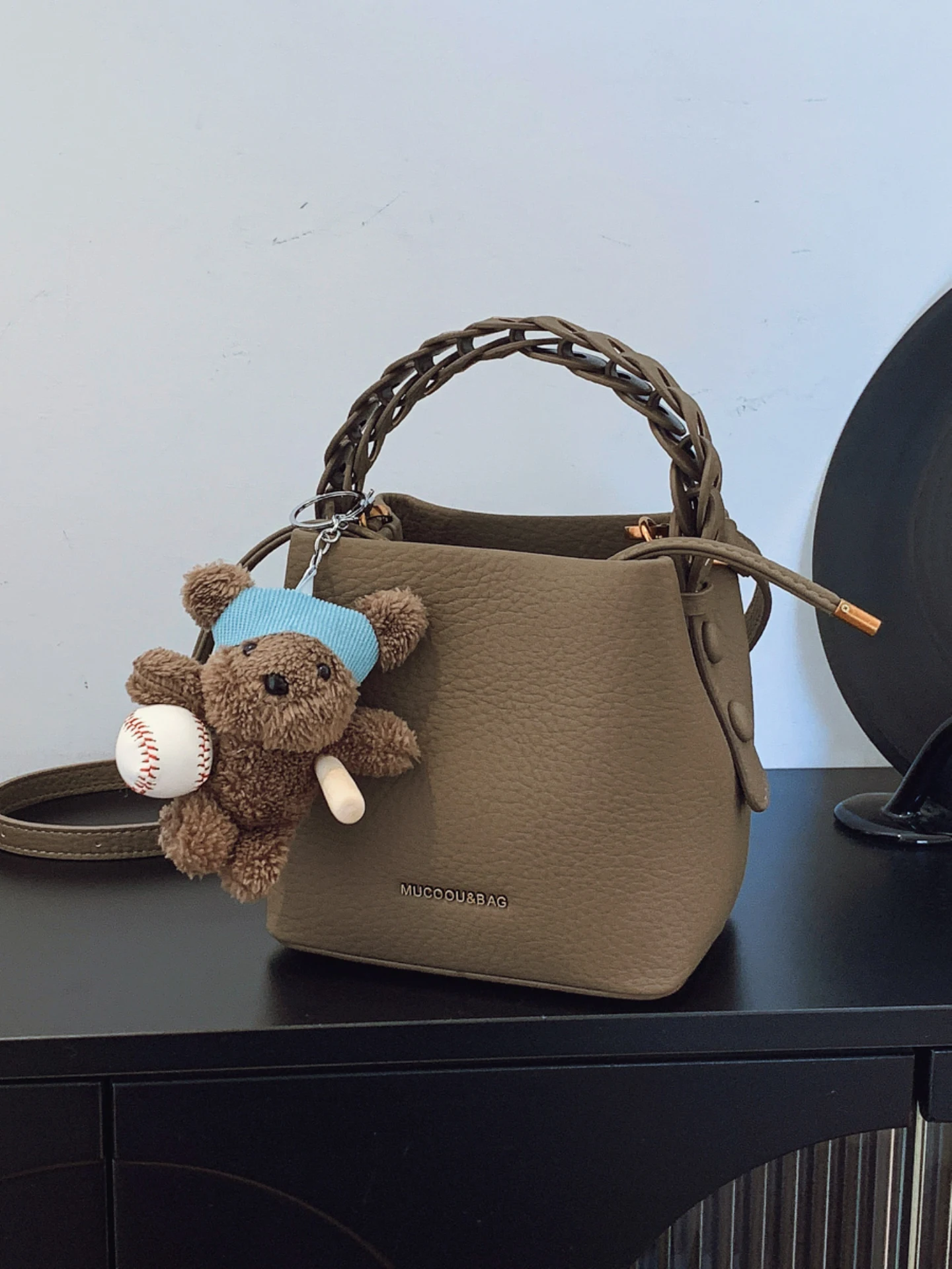 

Мягкая кожаная сумка-ведро через плечо, универсальная сумка-корзина, корейская сумка для поездок на работу, полиэстер, с завязками