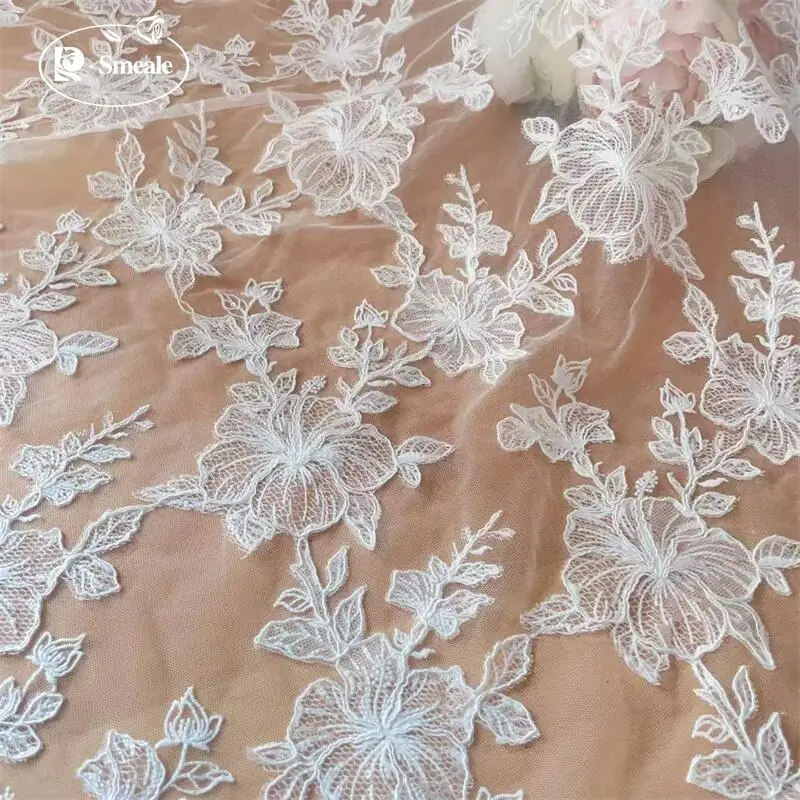 Applikation mit Pailletten-Stickerei, Blumen-Spitzenstoff, fortschrittlicher Rand-Brautstoff. Hochwertiges Nähzubehör für Hochzeitskleider – Detail 6
