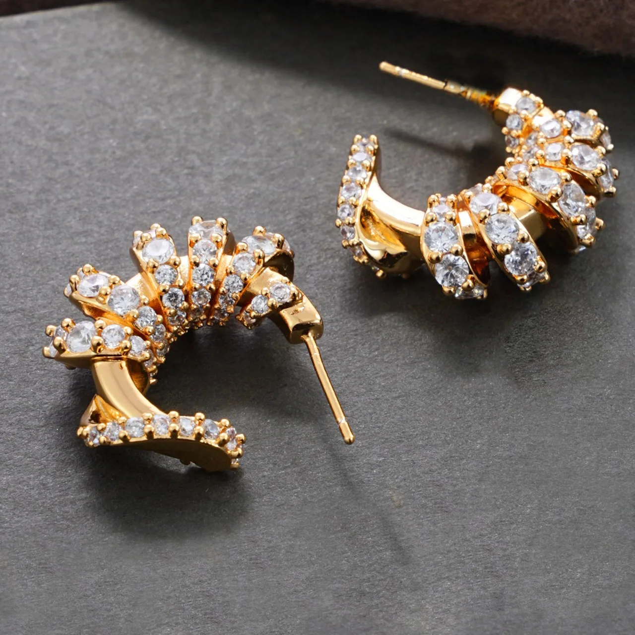 

New Jewelry & Accessories Sports & Leisure Style Zircon-Set Spiral Geometric Ear Loops Earrings As Party Gifts For Women