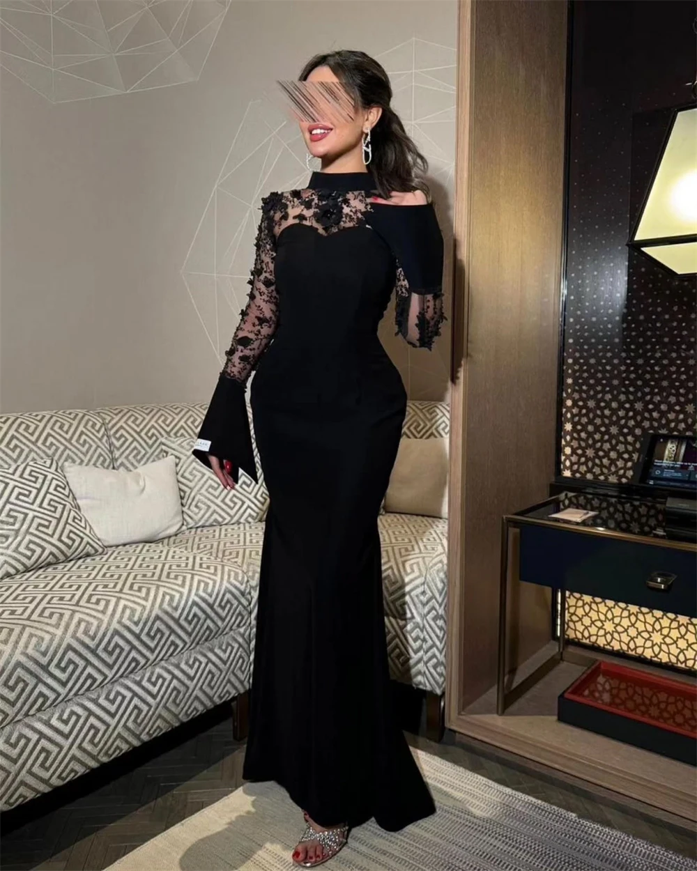 Abito da sera personalizzato Classico jersey nero Collo alto con spalle scoperte Maniche lunghe Applicazioni in pizzo Abiti per occasioni speciali