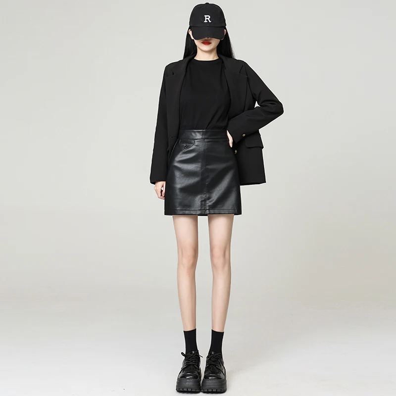 

New autumn high-waisted slimming skirt for petite women with unique designASlim-fit short leather skirt