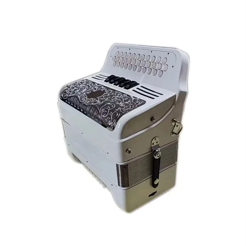เครื่องดนตรีแอคคอร์เดียนไดอาโทนิก 34 ปุ่ม 12 เบส 5 รีจิสเตอร์ ตัวเครื่องสีขาวสว่าง ตะแกรงสีเงิน ปุ่มสีขาว รุ่น JB3412D