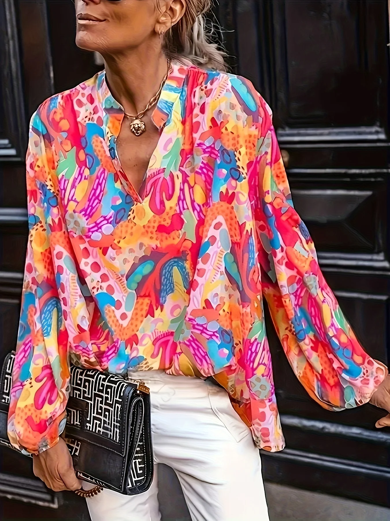 

Plus -sized elegant abstract prints for ladies, vibrant color prints, deep V-neck lantern sleeves, casual long-sleeved top