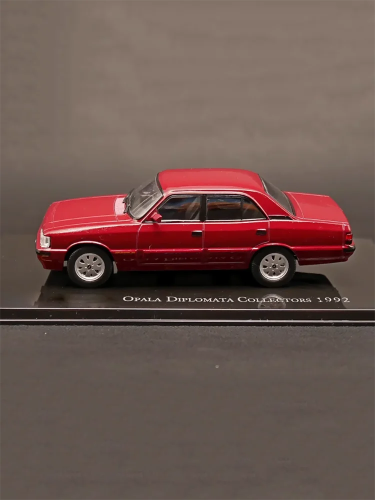 Diecast 1:43 Scale Opala 1992 Alloy Vehine Model Finished Simulation Collection Decoration Gift Toys Display