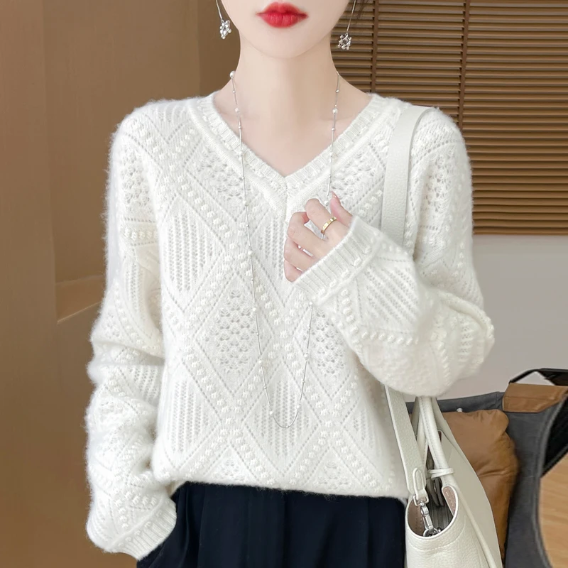 New women\'s V-neck cashmere sweater in autumn and winter Korean version of loose hollow 100% pure wool sweater bottoming shirt.