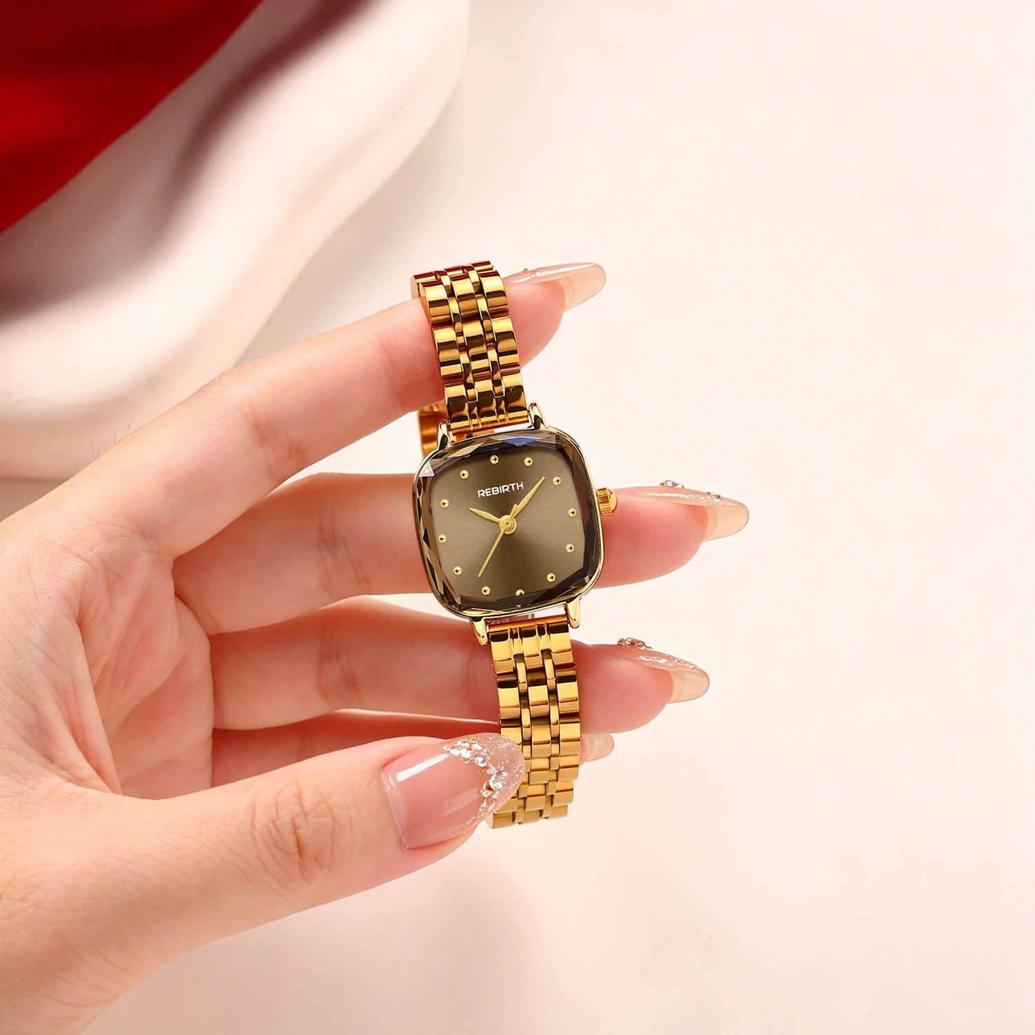 1 Piece of Women's Artistic Leather Belt Casual Retro Small Square Quartz Watch Suitable for Daily Wear
