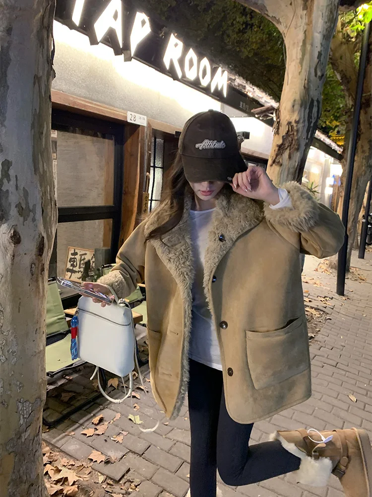 New Fashion American Vintage Faux Fur Jacket Women 2025 Winter Warm Thickened Turn Down Collar Fur One Reversible Jacket Wh73