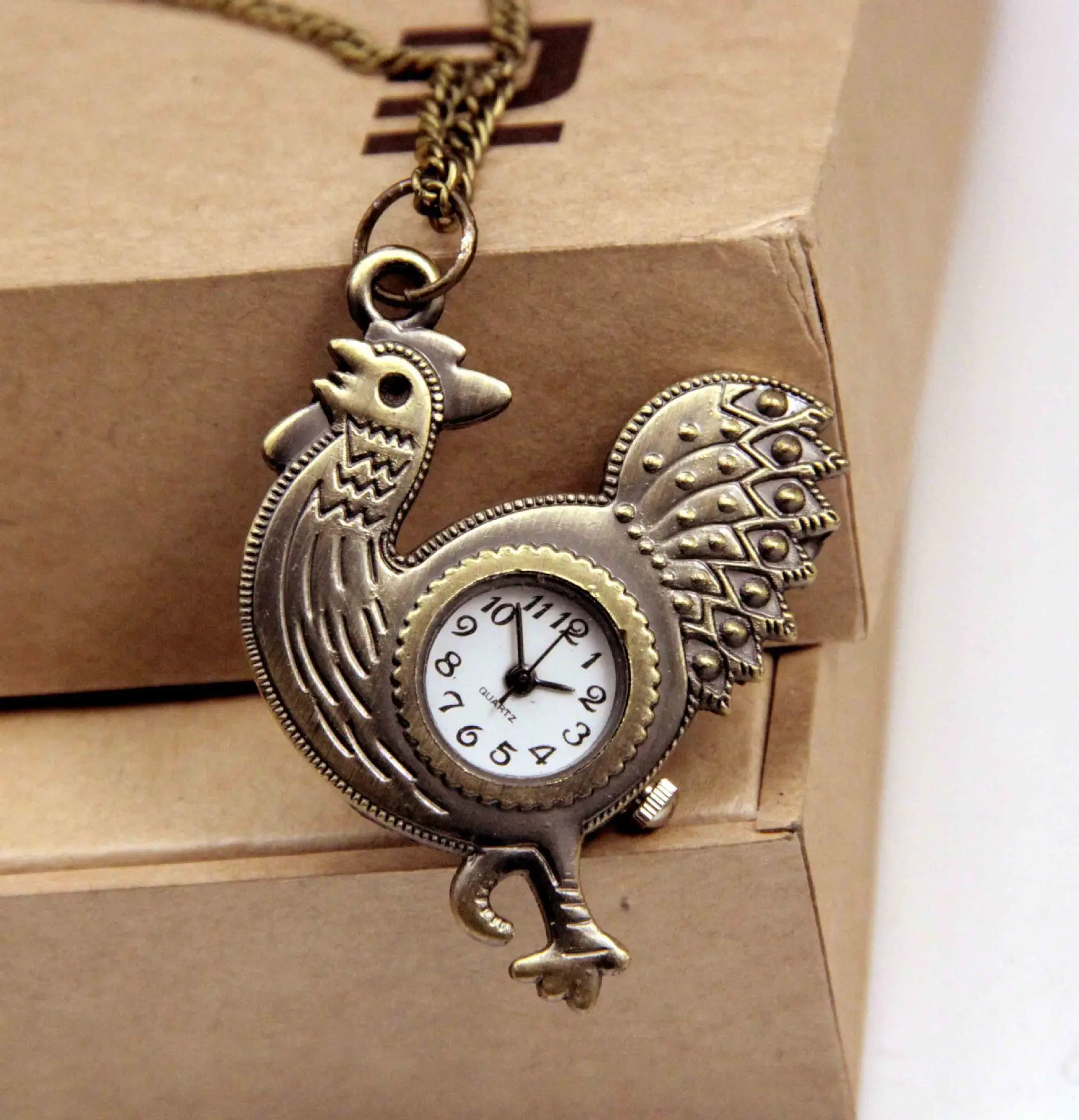 ​ 15 أنواع جديدة من الرسوم المتحركة العصرية خمر الإغاثة جوفاء فليب نمط ساعة الجيب على سلسلة قلادة قلادة هدايا عيد الميلاد