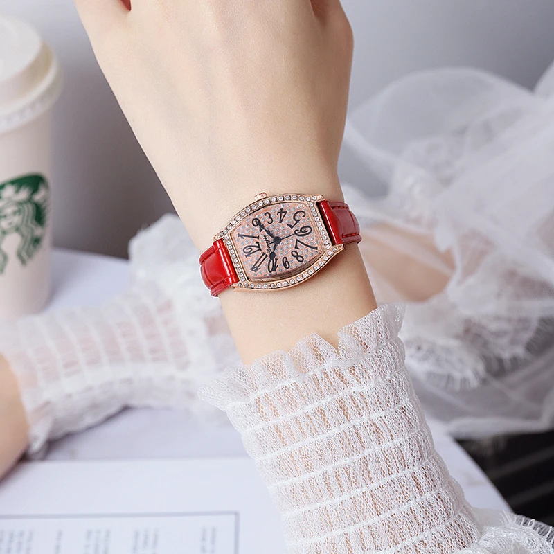 004New แฟชั่นบาร์เรลหมายเลขเต็มเจาะผู้หญิงนาฬิกาข้อมือผู้หญิงควอตซ์เข็มขัดนาฬิกาขายส่ง