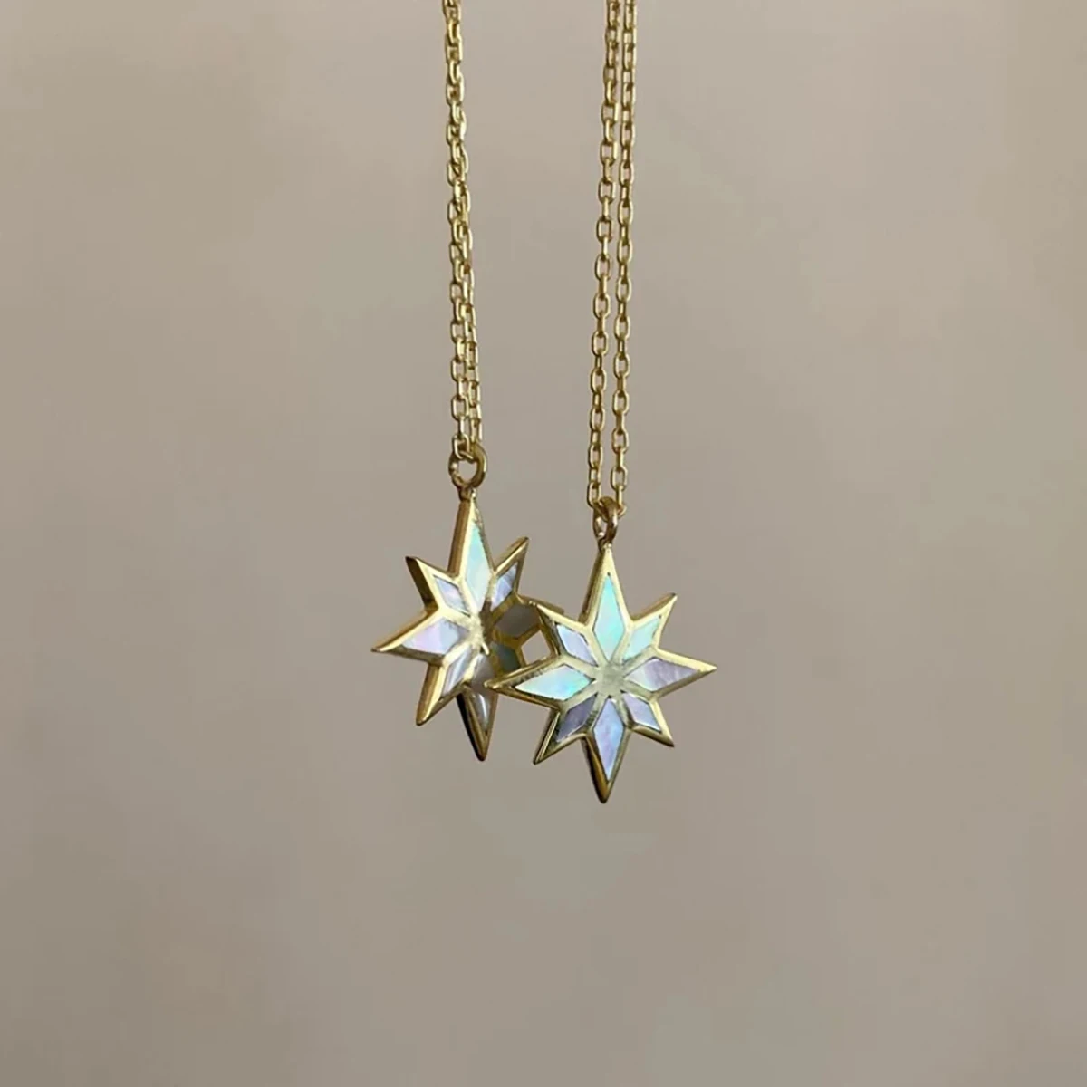 Stainless Steel Snowflake Pendant Necklace Shell Inlaid Exquisite Sweater Chain for Women Jewelry Gift Waterproof