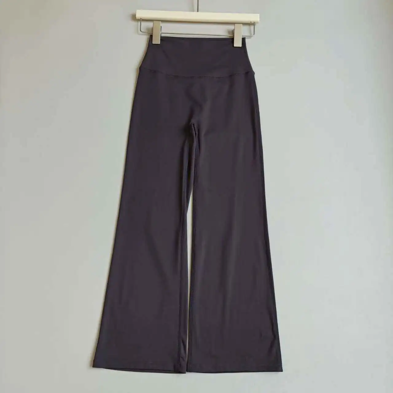 Nude-Feeling Acht-Punkt-Yoga-Leggings für Damen, atmungsaktiv, schnelltrocknend, hochtailliert, ausgestellt, für Sport und Freizeit, bequeme Fitnesshose – Detail 7