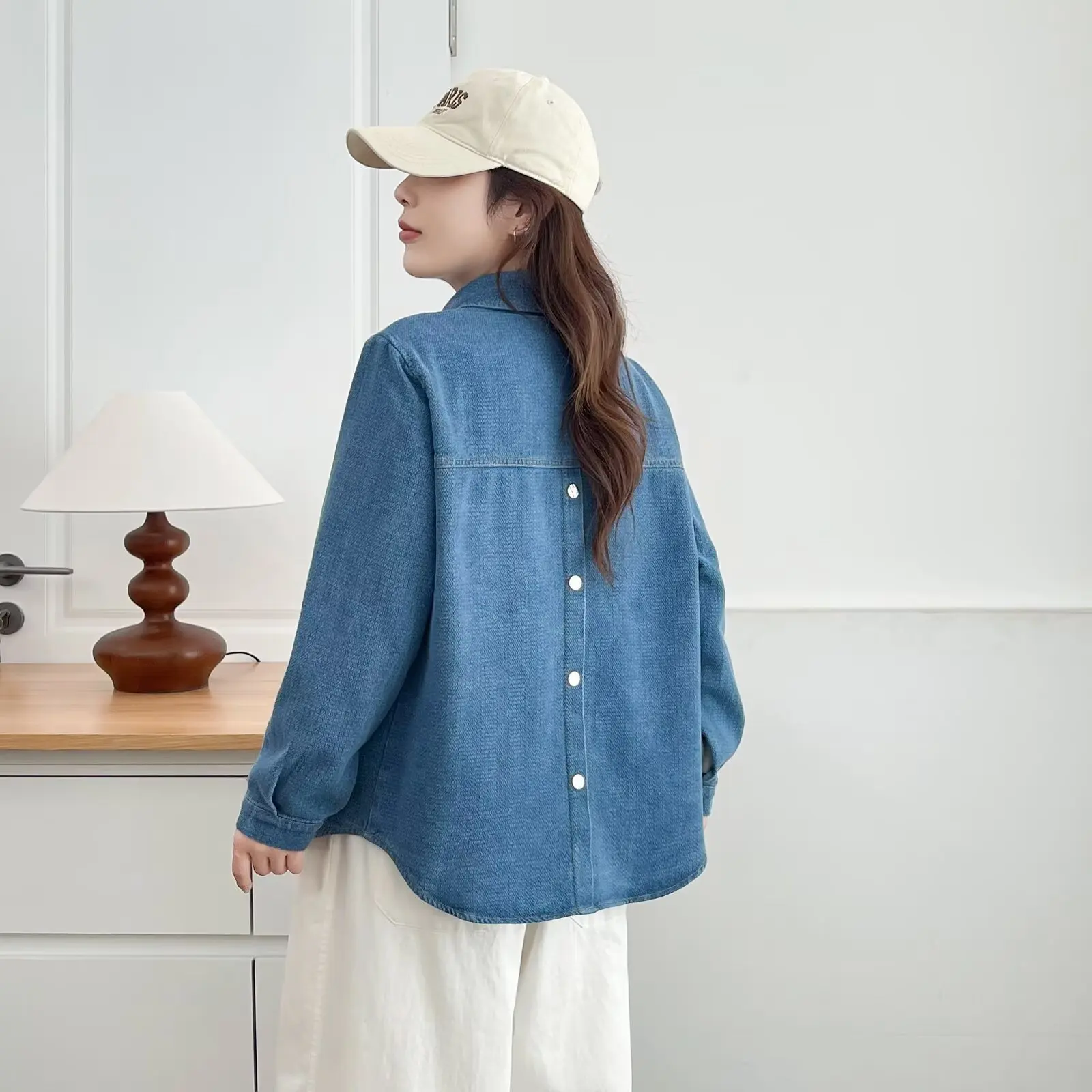 เสื้อเบลาส์ผู้หญิงไซส์ใหญ่ ฤดูใบไม้ร่วง 2025 ใหม่ สไตล์ท้องฟ้าเต็มดาว เสื้อแจ็คเก็ตยีนส์ลายทาง รุ่น 014