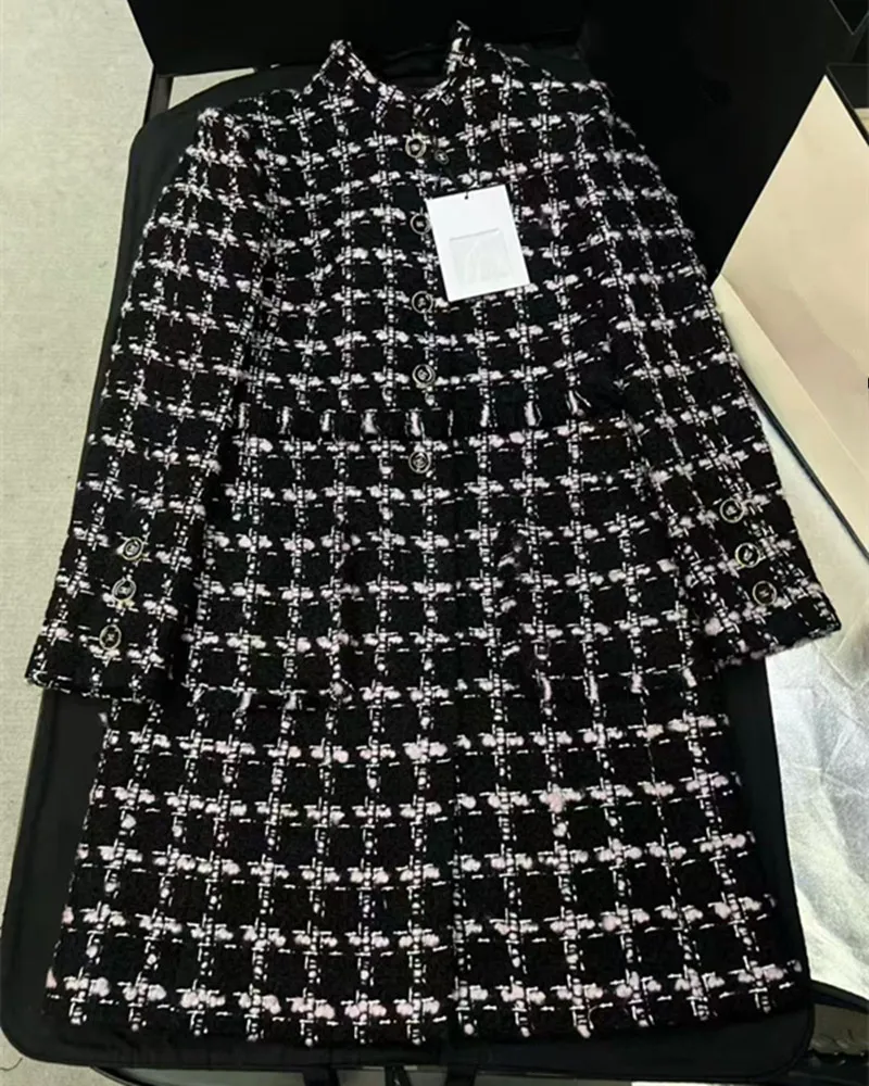 

Customized New Winter styles of European and American women's clothing Long-sleeved stand-up collar Single-row buckle Tweed coat