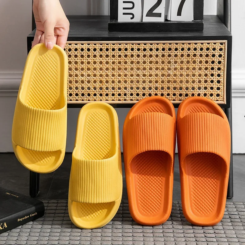 Summer New EVA Soft Sole Bathroom Anti-Slip Slippers Light Comfortable Outdoor Sandals Fashion Men\'s Women Beach Flip-Flop